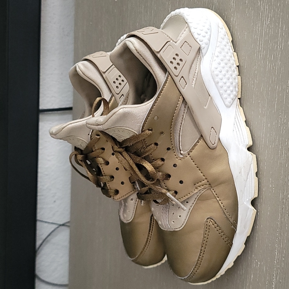 WMNS NIKE AIR HUARCHE RUN